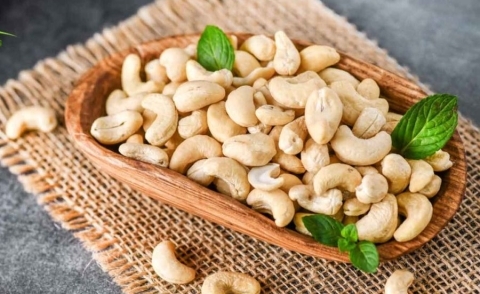 Premium Cashew Production: The Secret to Quality in Every Nut